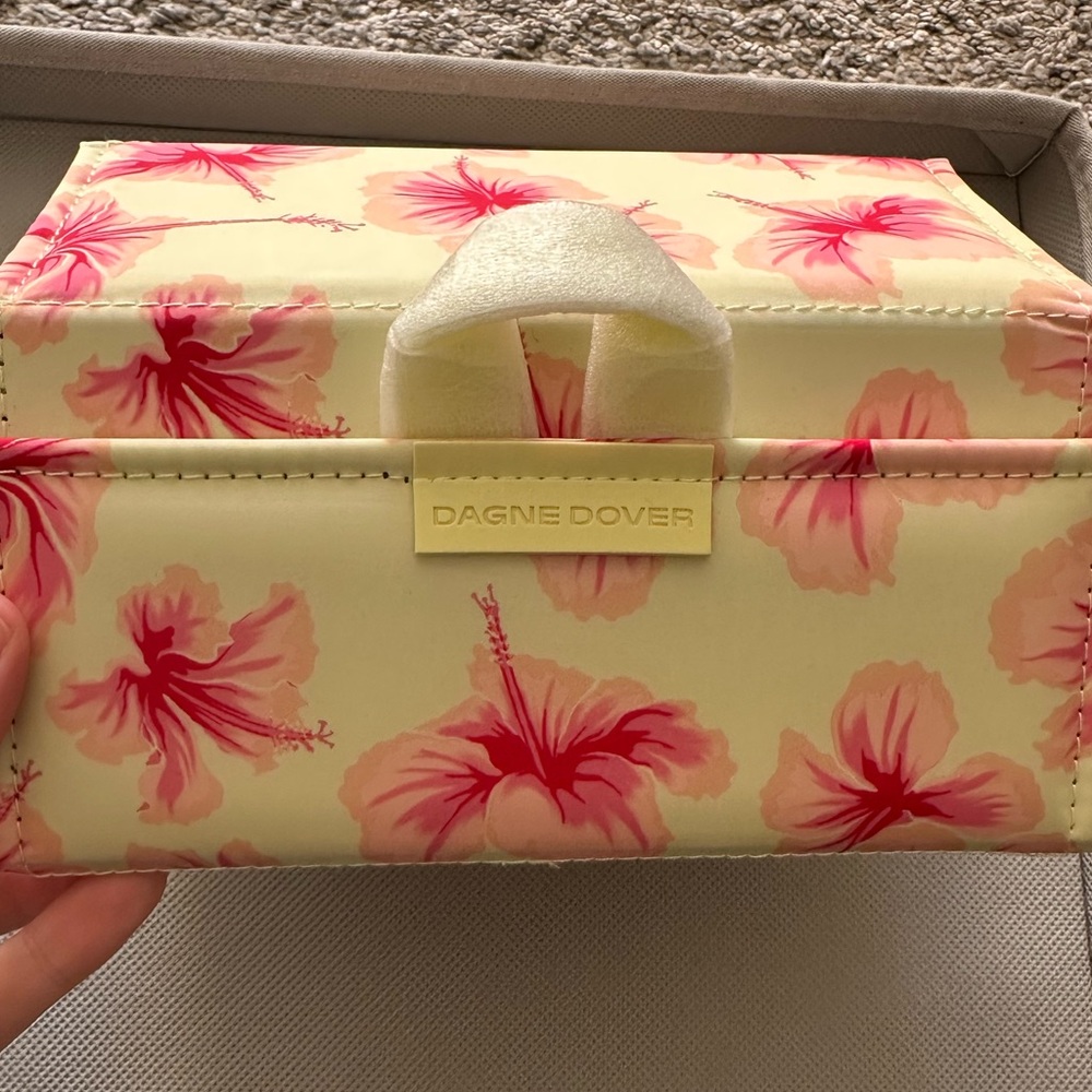 Dagne Dover Floral Sunglasses Organizer